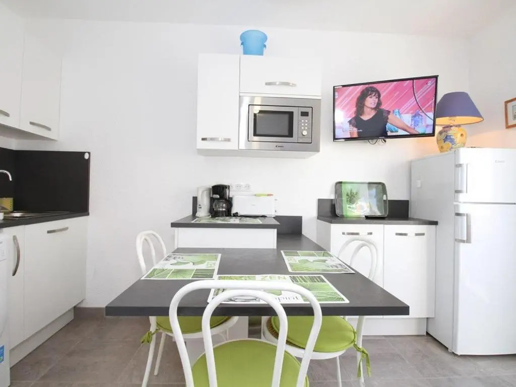 Appartement Balaruc-les-Bains, 1 pièce, 4 personnes - FR-1-553-125
