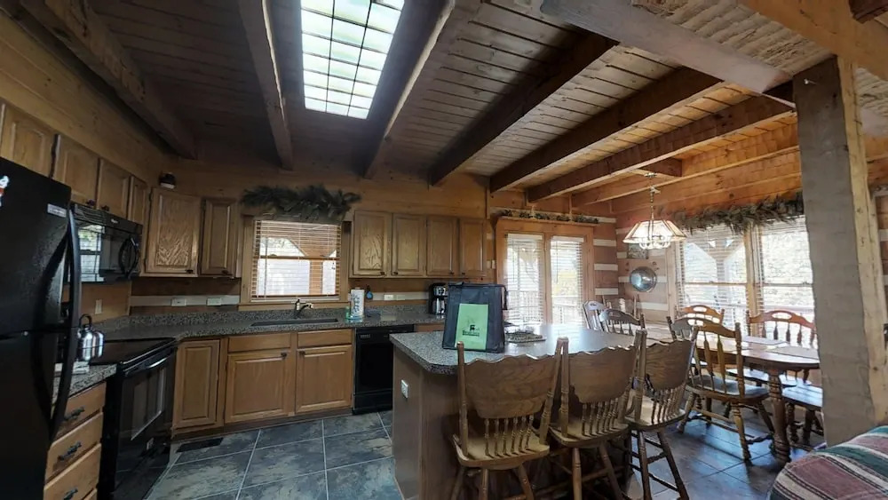 Dogwood Acre 3 Bedroom Cabin by RedAwning