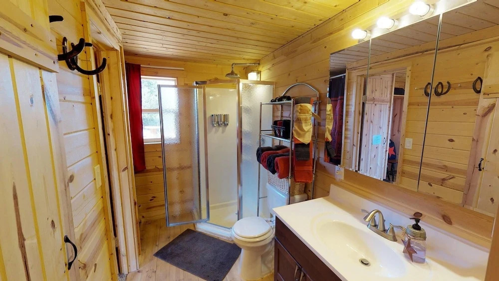 White Cabin Cozy Secluded Cabin