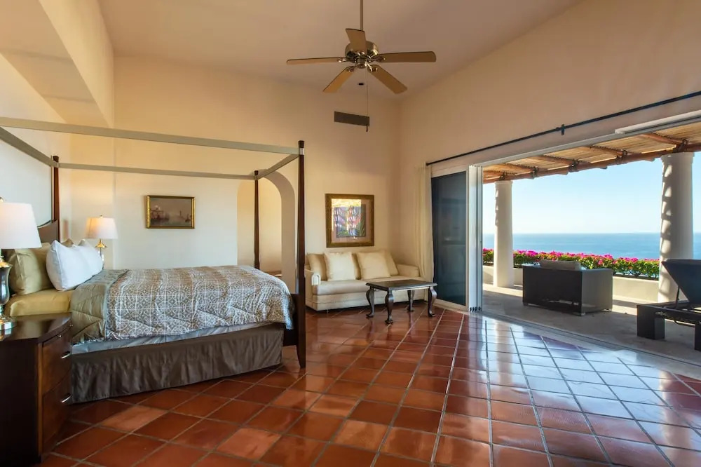 Luxury 5BR Villa, Sleeps 14 W/ocean View: Villa Perla de Law