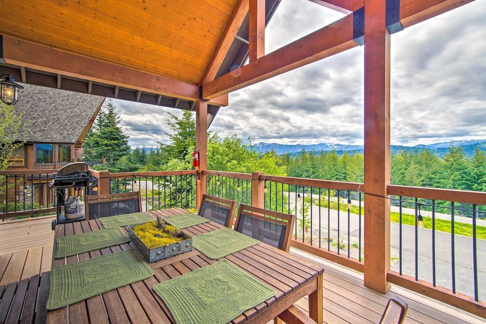Soak, Night Ski & Explore! Cle Elum Mtn-view Cabin