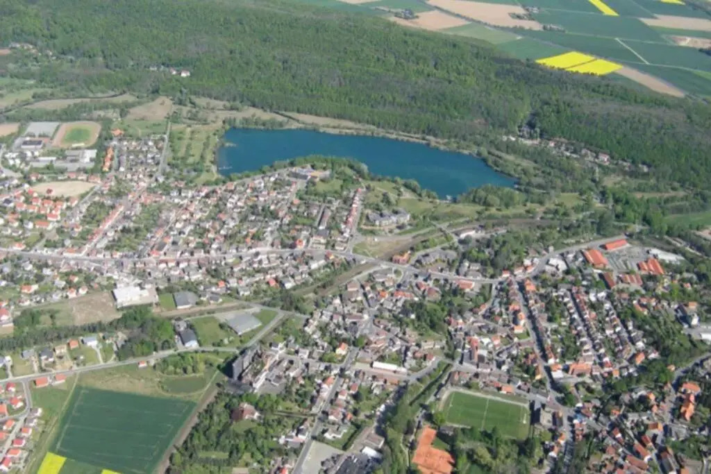 Liebevolle Fewo Seestadt mit Balkon und Badewanne