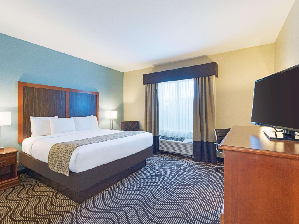 La Quinta Inn & Suites by Wyndham Mathis