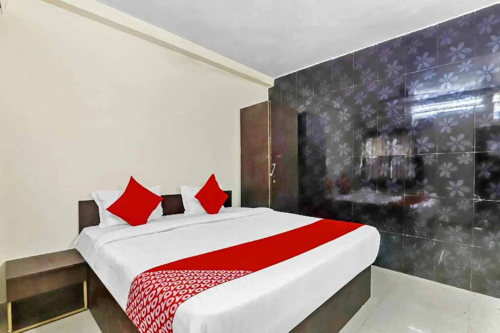OYO 82075 Chintamani Inn Service Apartment