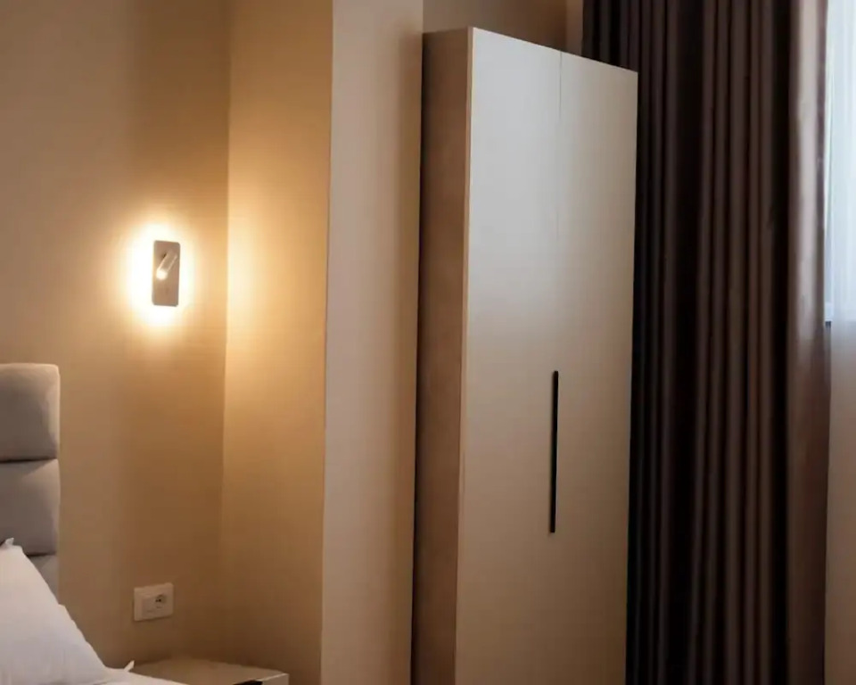 Leo Hotel