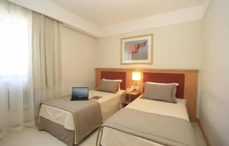 Bienal First Class Flat Service - UH 1107