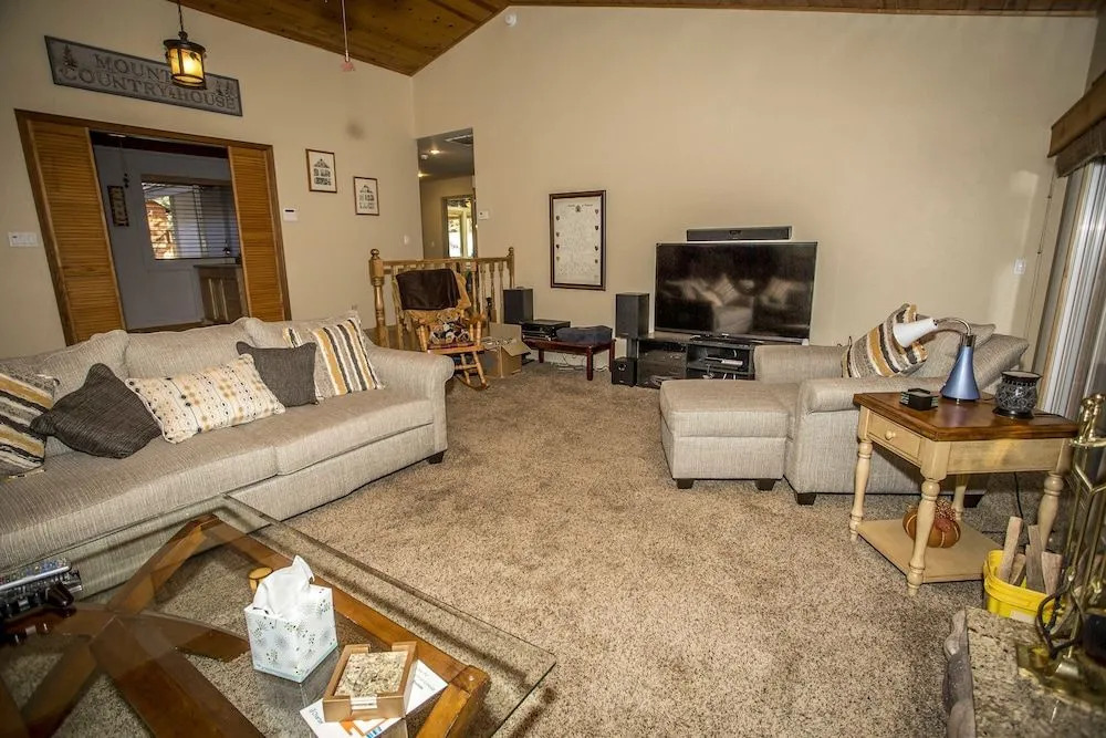 Majestic Pines - 3 Br home by RedAwning