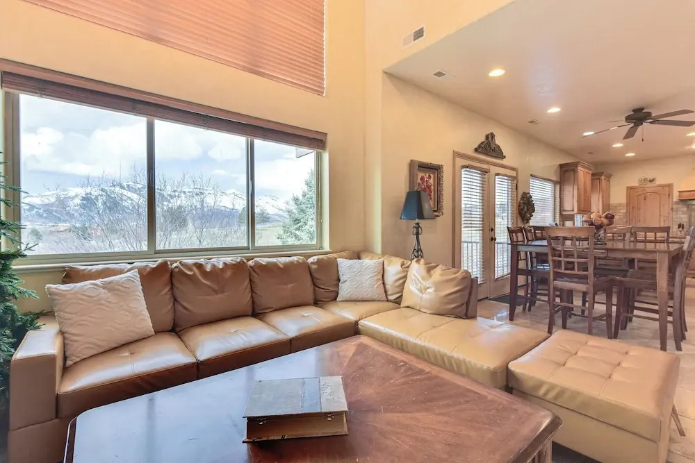 Eden Townhome w/ Mtn View + Shuttle to Powder Mtn!