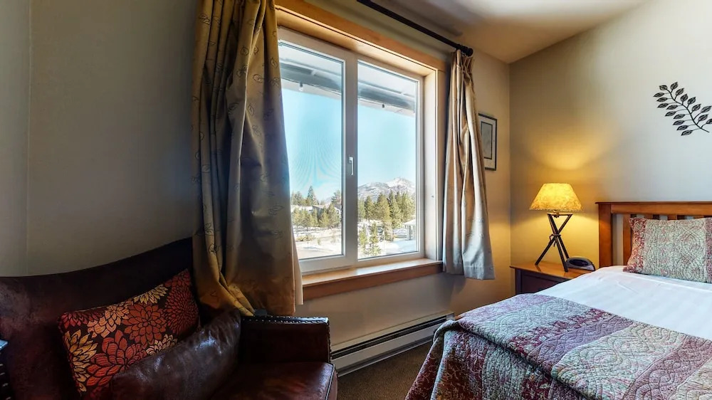 Juniper Springs Lodge 539 Deluxe Condo Great Complex Amenities near Ski-In Ski-Out by RedAwning