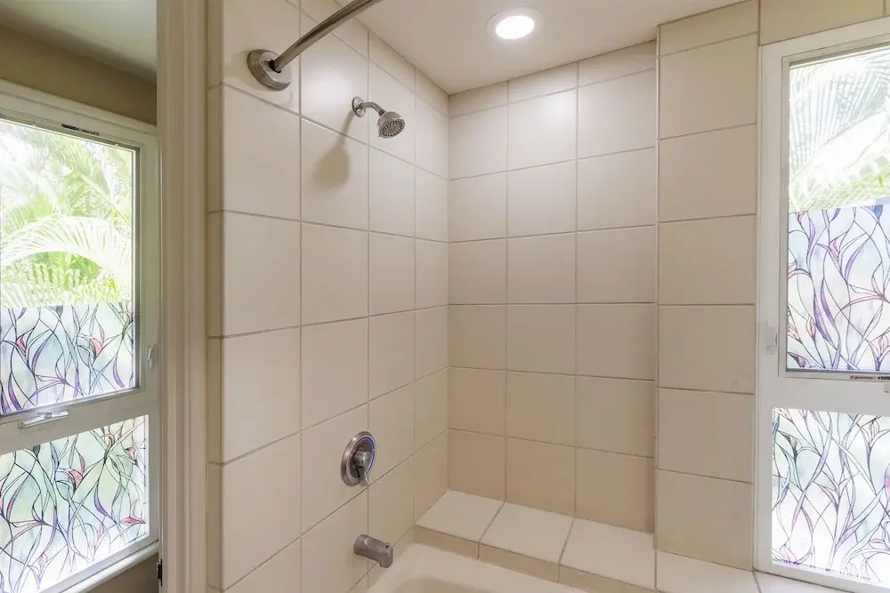 New! Palms 702 - Romantic Retreat - Split AC in Bedroom - Open-air Living Area