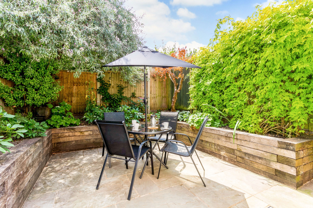 Perfect for family stays, ideal for walk to shops & restaurants