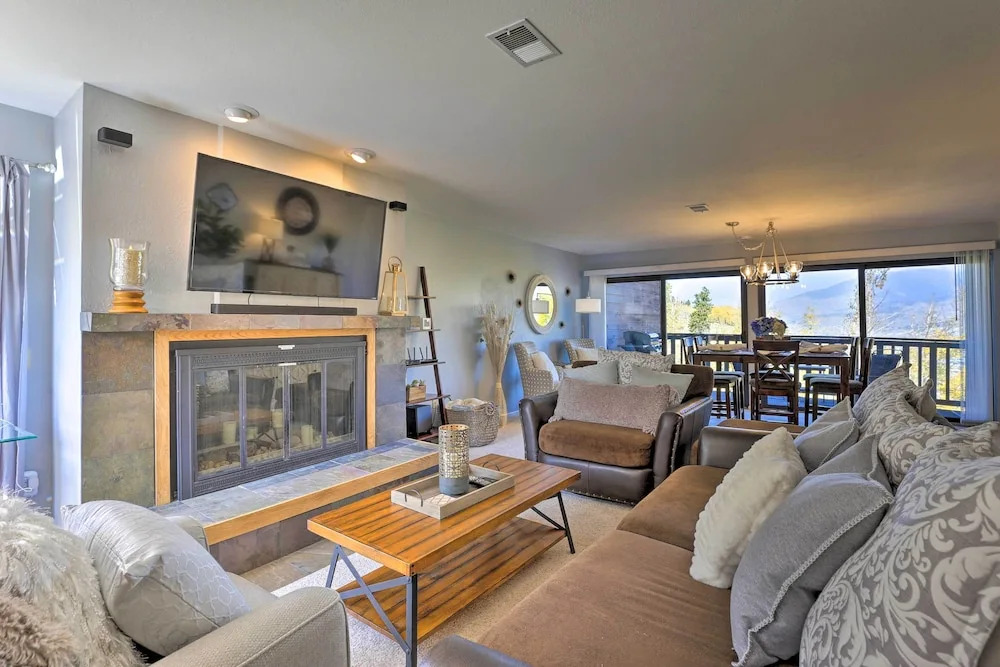 Ski, Shred & Tube: Mtn-view Condo in Silverthrone!