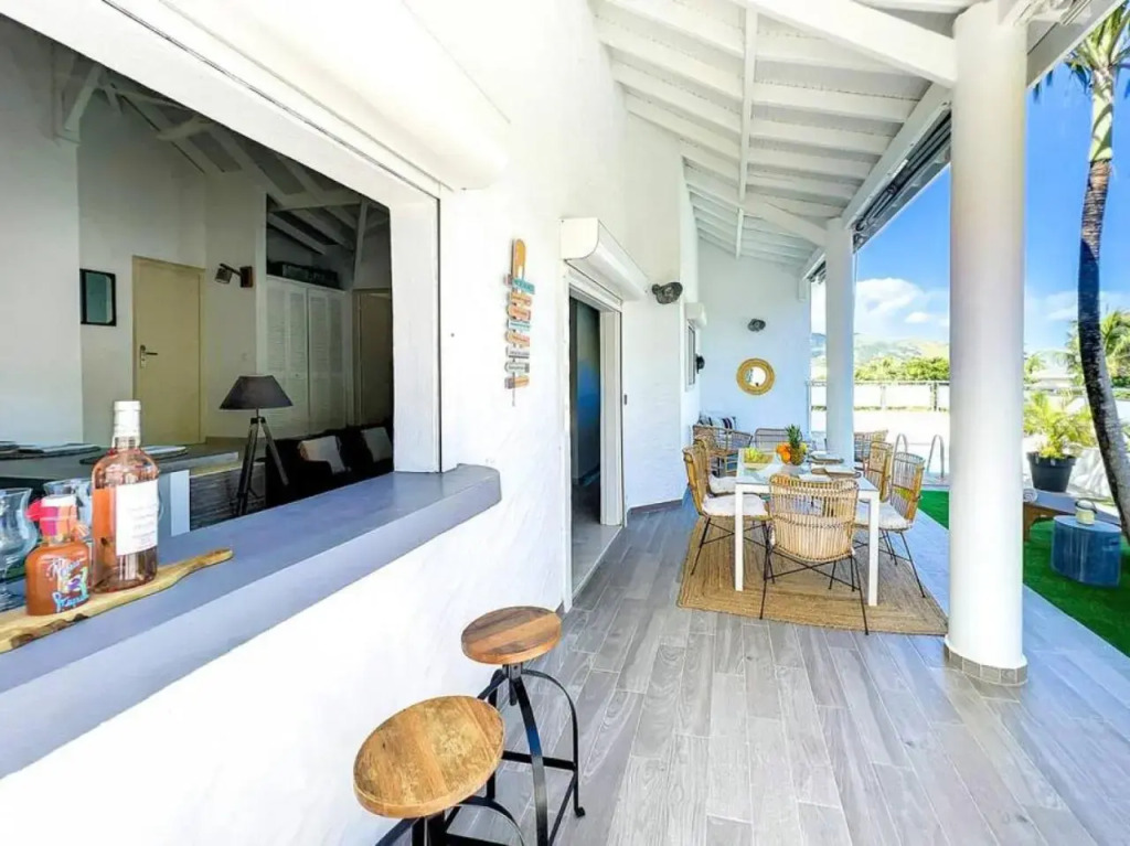Villa Manoureva 10 min walk from Orient Bay Beach