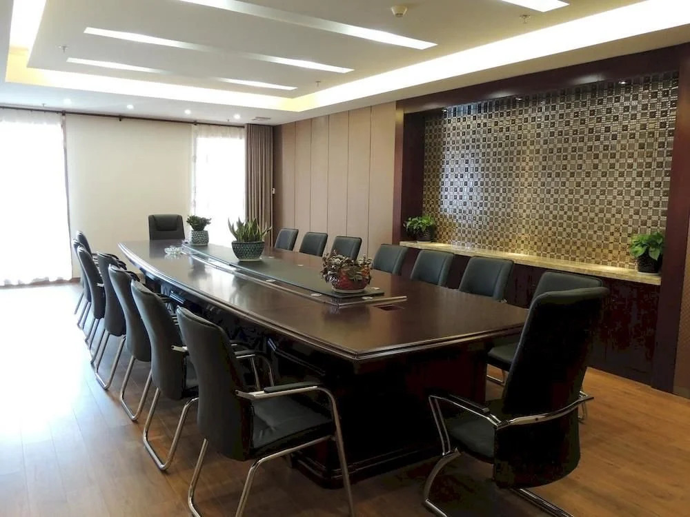 Deqing Ruijing Holiday Hotel