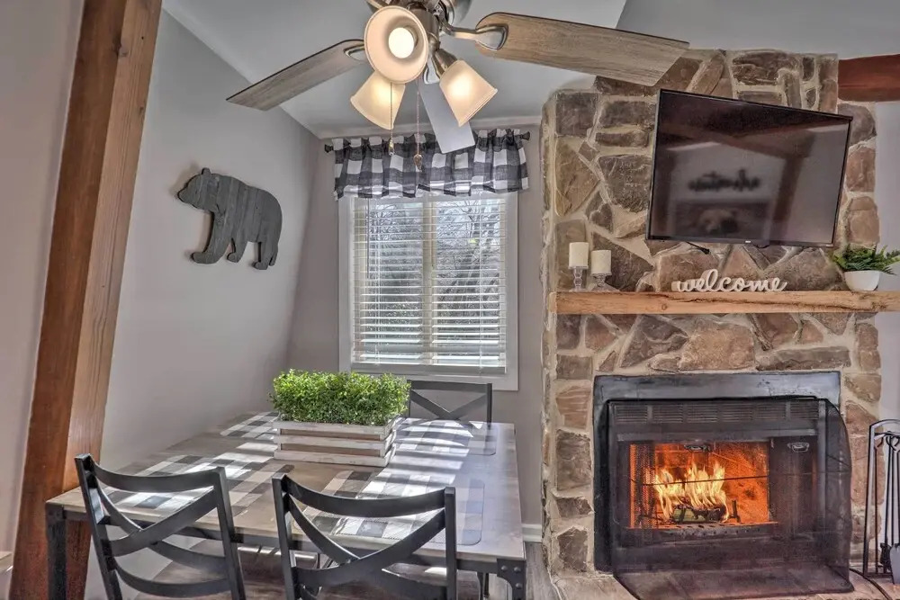 2 Mi to Dtwn Banner Elk! Couples Retreat w/ Deck