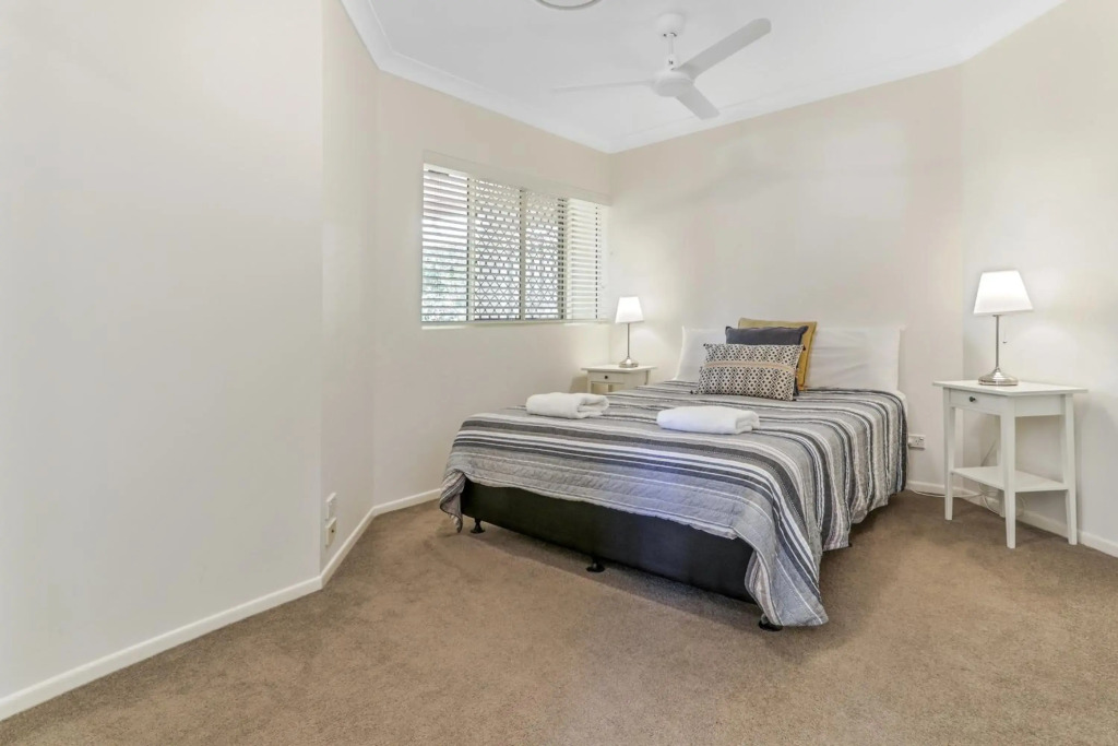 Cosy apartment with ocean views, Sunshine Beach