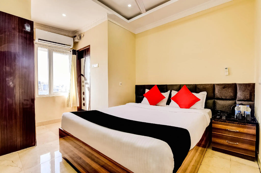 Capital O 14174 Good Luck Residency Hotel