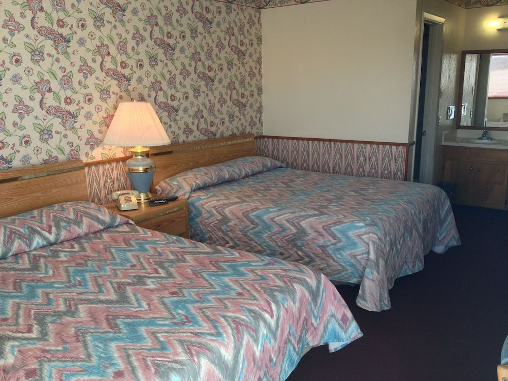 Warrick Plaza Inn