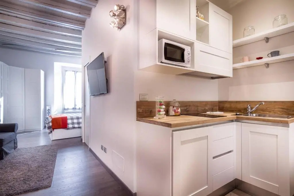 ALTIDO Elegant Apt for 4 at the Como's heart