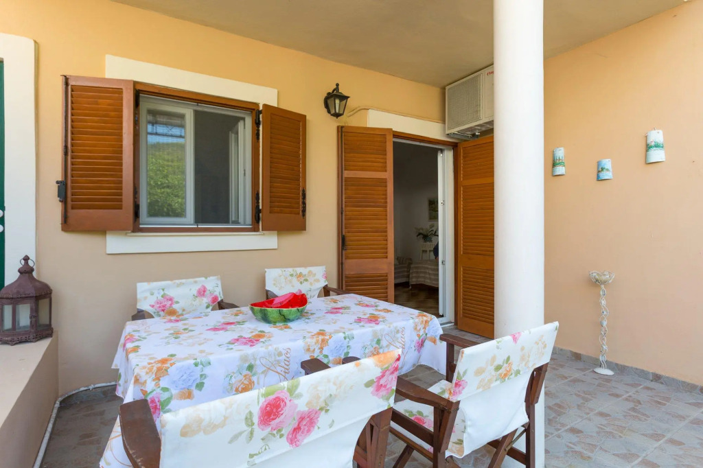 Effie Apartment in
