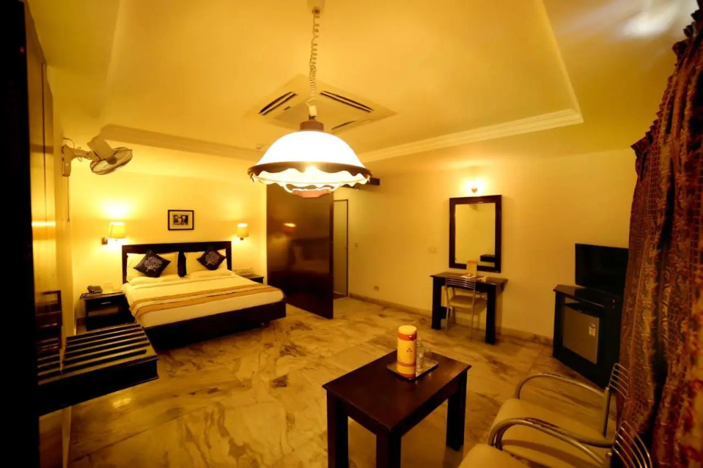 Nayagara Hotel