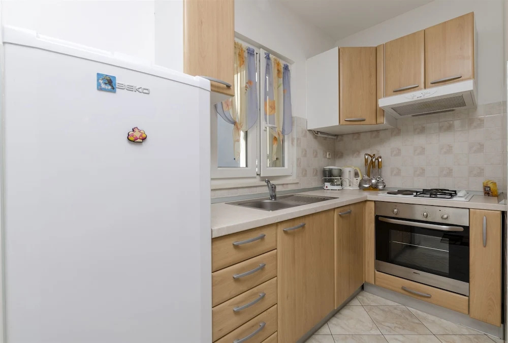 Apartments with parking space Supetar, Brac - 11278
