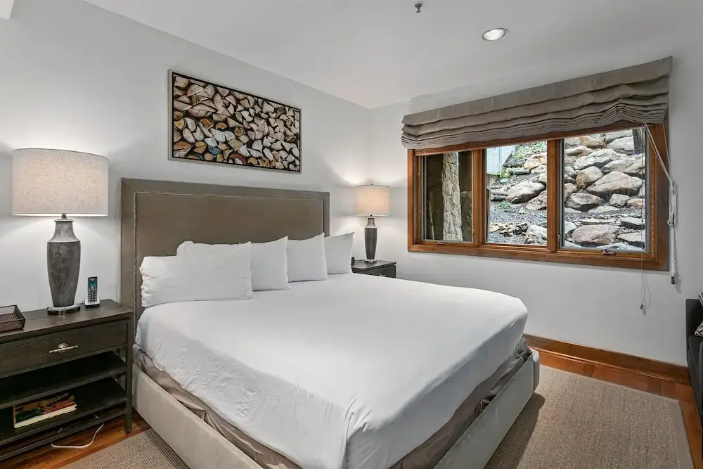 Sterling Lodge at Deer Valley Resort - Three Bedroom Condo with Hot Tub #111 3 Condo