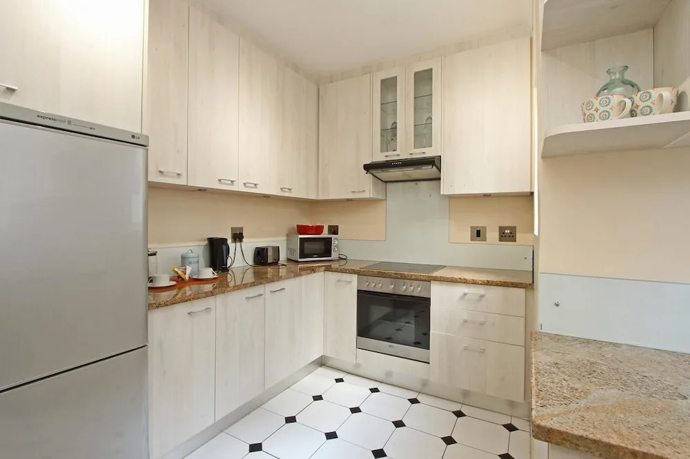 Berkeley Square Apartment