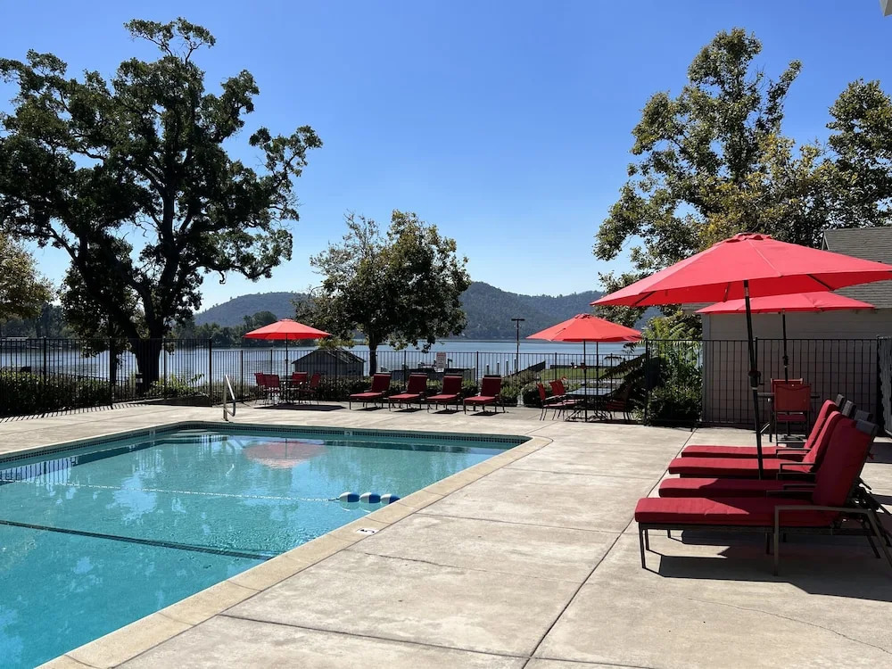 Clear Lake Cottages & Marina