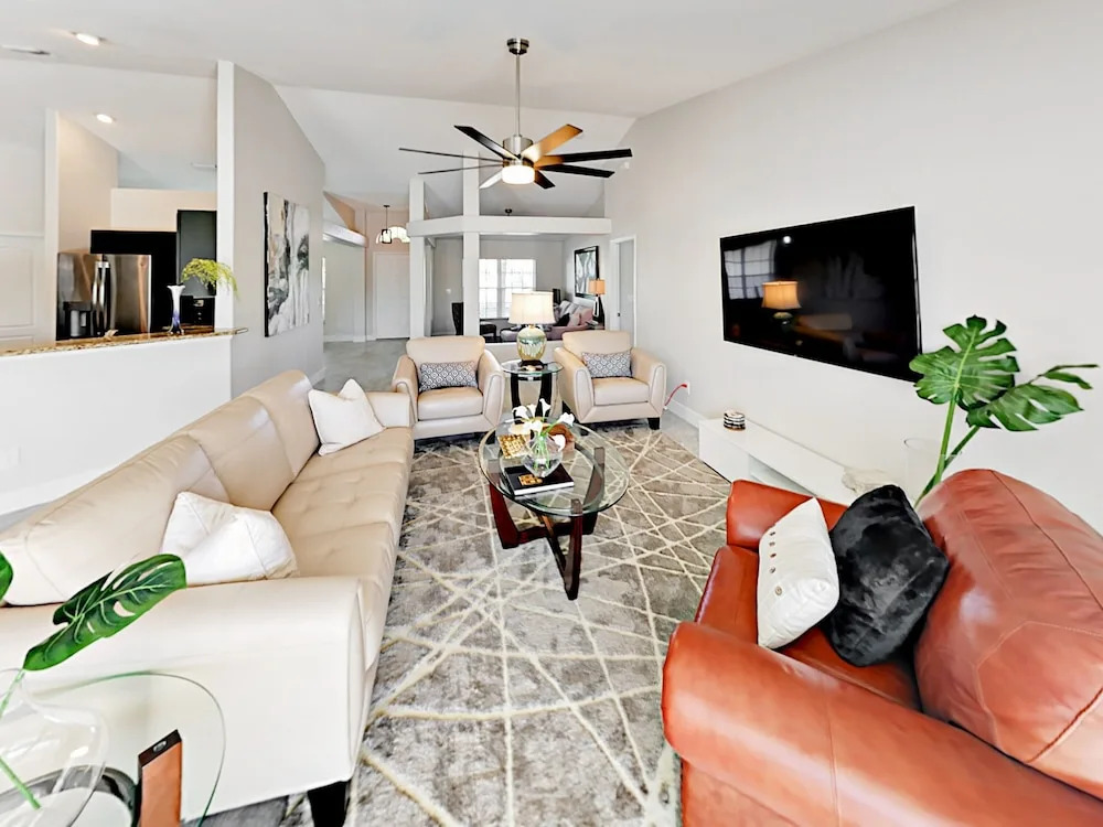 Chic Canalfront - 4 Br Home