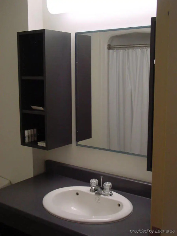 Residence & Conference Centre - Brockville