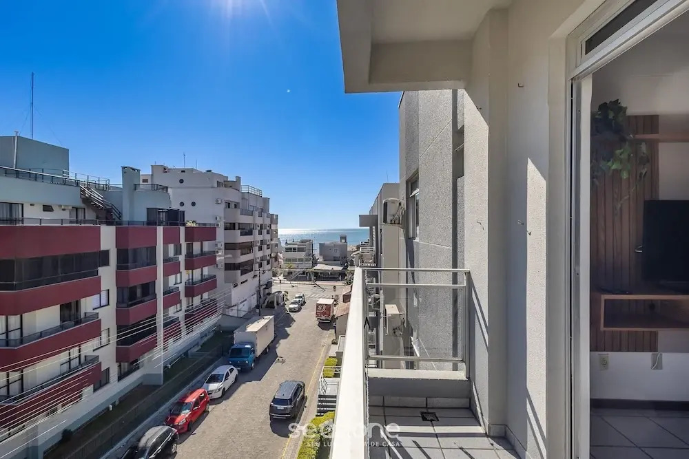 Apto 2Q 180m da praia com Garagem ERU032