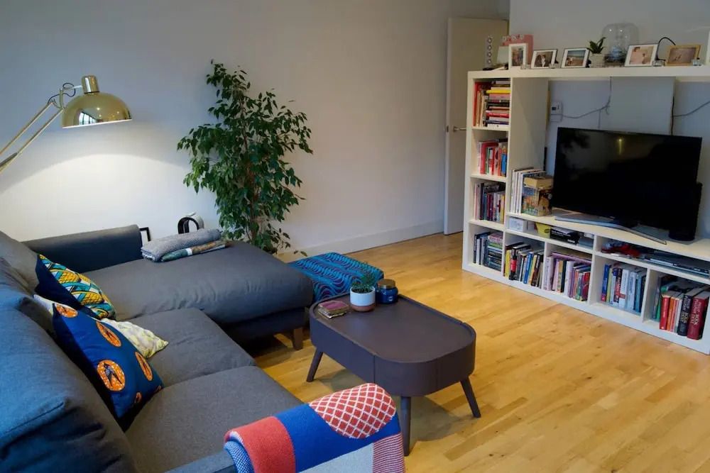 Light and Airy Dalston Living In Convenient Location