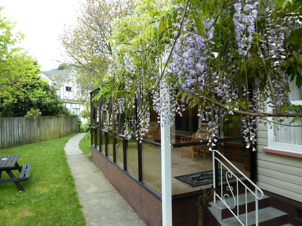 Tudor Lodge Motel