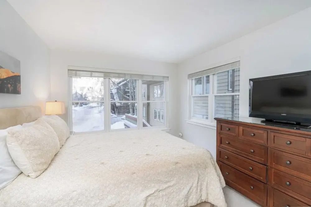 Etta Place 1 by Avantstay Ski In/ Ski Out Unit w/ Views of the Slopes!
