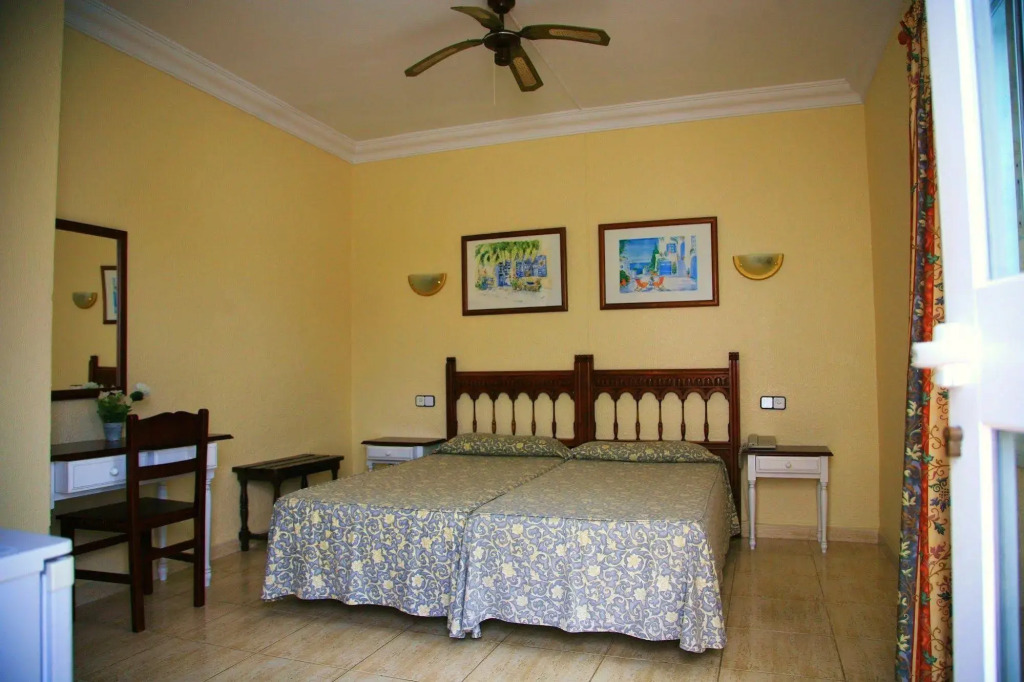 Villa Columbus Rooms and Restaurant