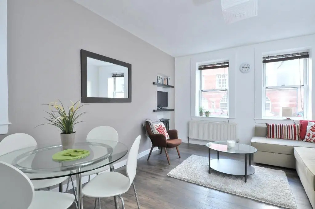 367 Comfortable 2 Bedroom Apartment on the Edge of Edinburgh s Historic Old Town
