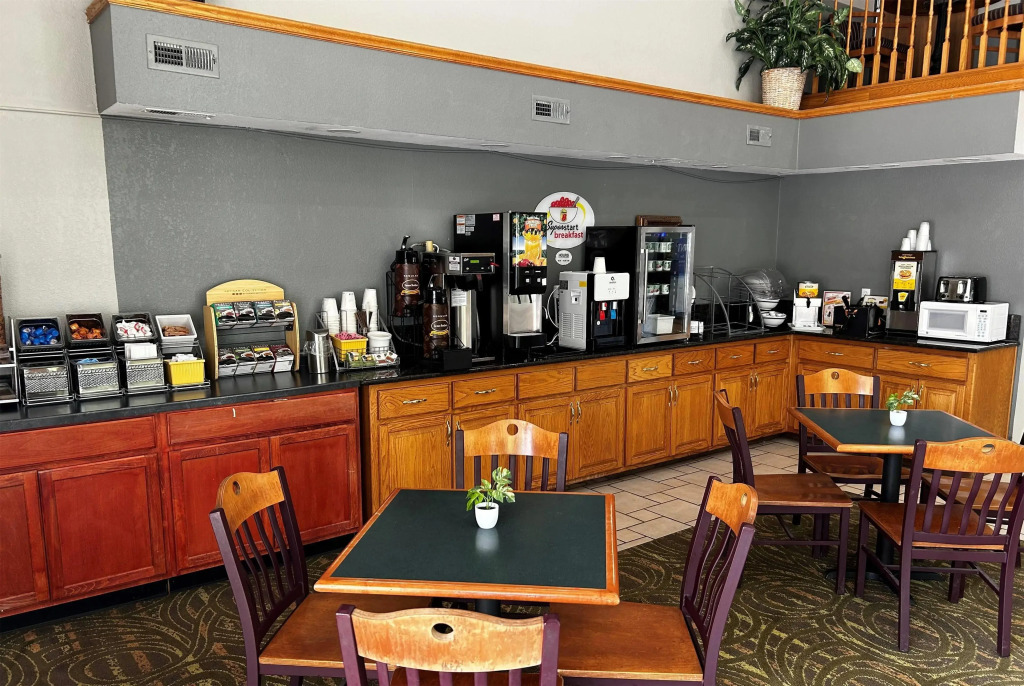 Super 8 by Wyndham Mound City