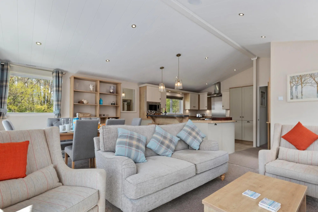 St Marys View - Luxury Lodge, Short Walk to Beach, Parking