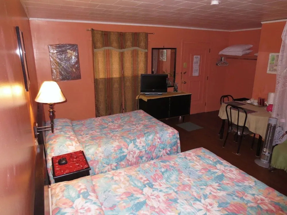 Four Seasons Motel