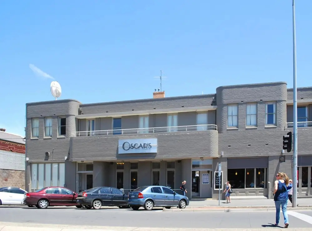 Oscars Hotel and Cafe Bar