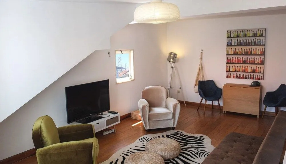 Quiet and Sunny central Lisbon apartment