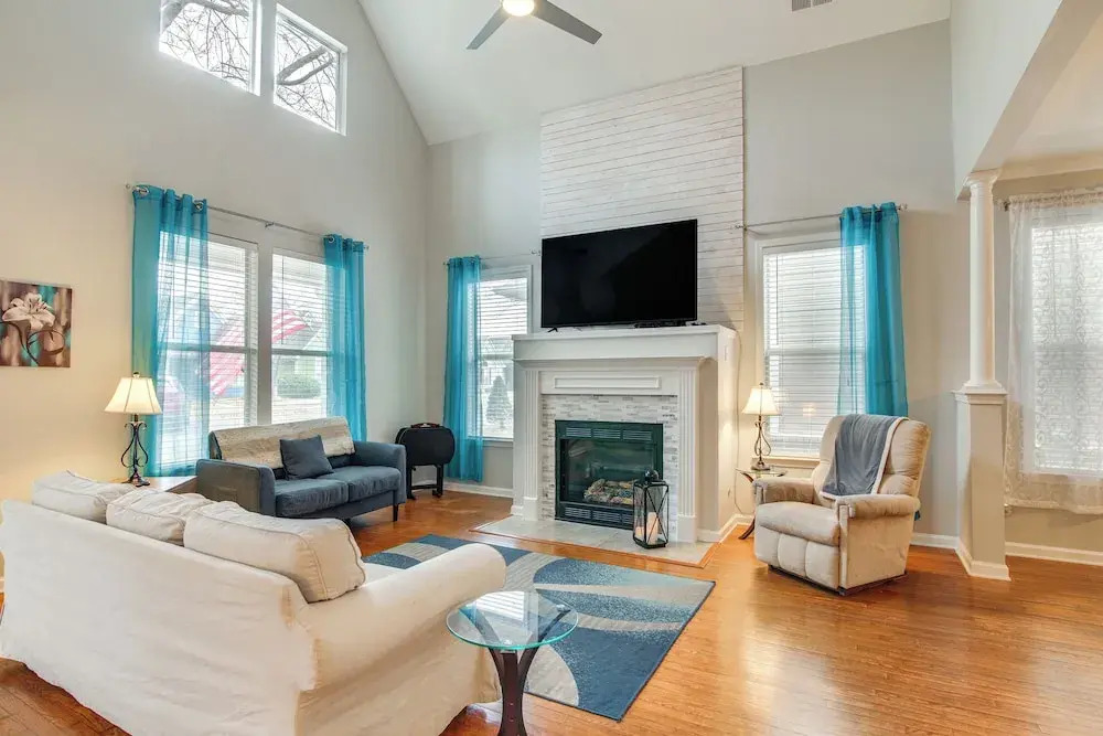 3 Mi to Dtwn Memphis: Charming Family Home