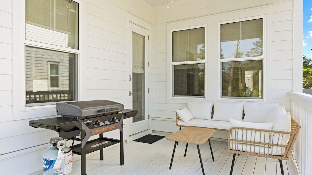 Sleeps 20 2 Homes, 9bdr, Arcade Walk to Blue Mountain Beach Access & Eats