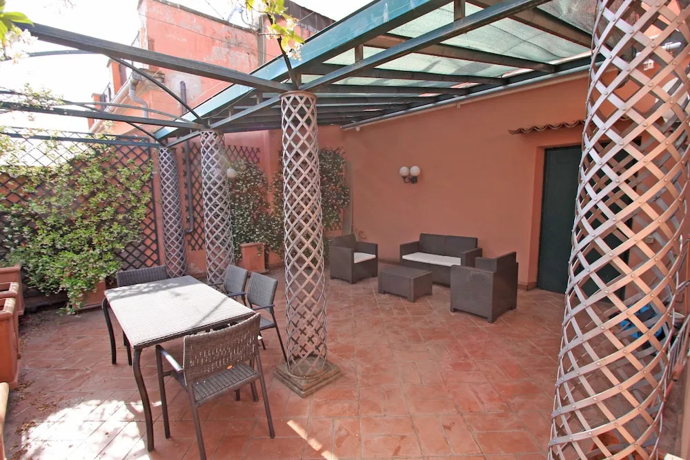 Travel & Stay - Coronari