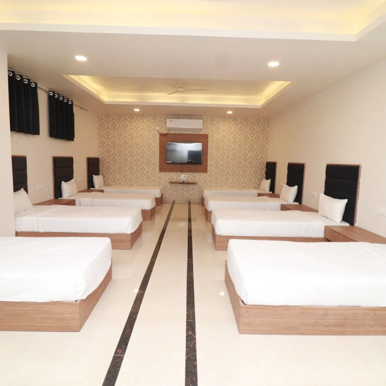7 VACHAN LAWNS AND BANQUET
