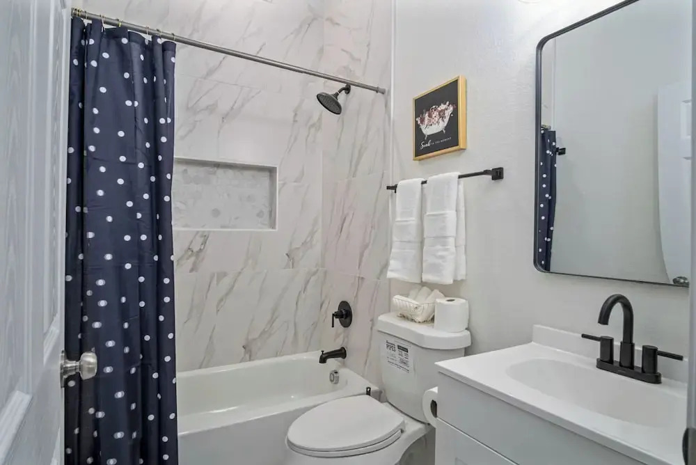 5br/3ba Minutes From the Action With Skyline Views
