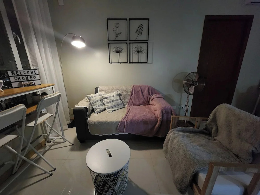 Panoramic Skyline Views Cozy Vibes Near It All