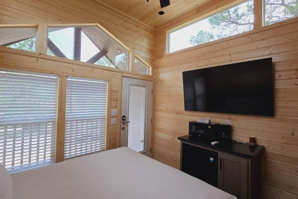 Luxury Cabin with Forest View 7B