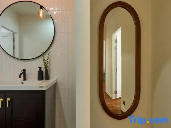 Rosie Home, 4BR opposite One Nimman by Beginning with